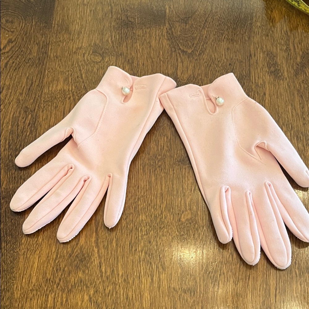 Pale Pink Vintage 60’s gloves with Pearl buttons